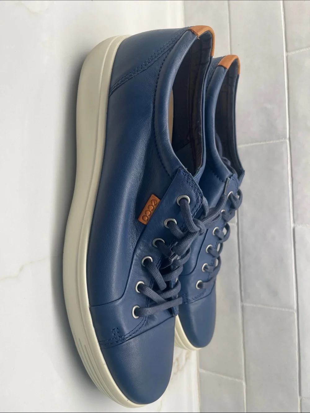 Men’s Ecco Navy Leather Lace-Up Sneaker with Cream Sole Size 47  (US 12 D) NEW